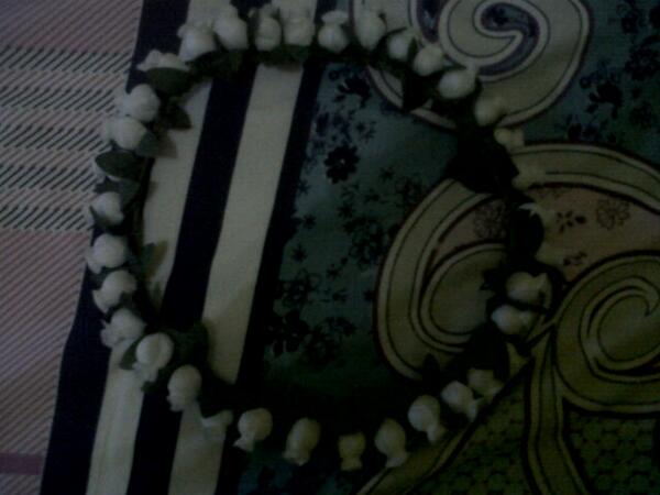 SeptianiDeva's tweet photo. @AdorableShoppy flower crown nya udah nyampe sist. Makasih. :) baguusss bangettt. :)) http://t.co/JBQOxaeB07