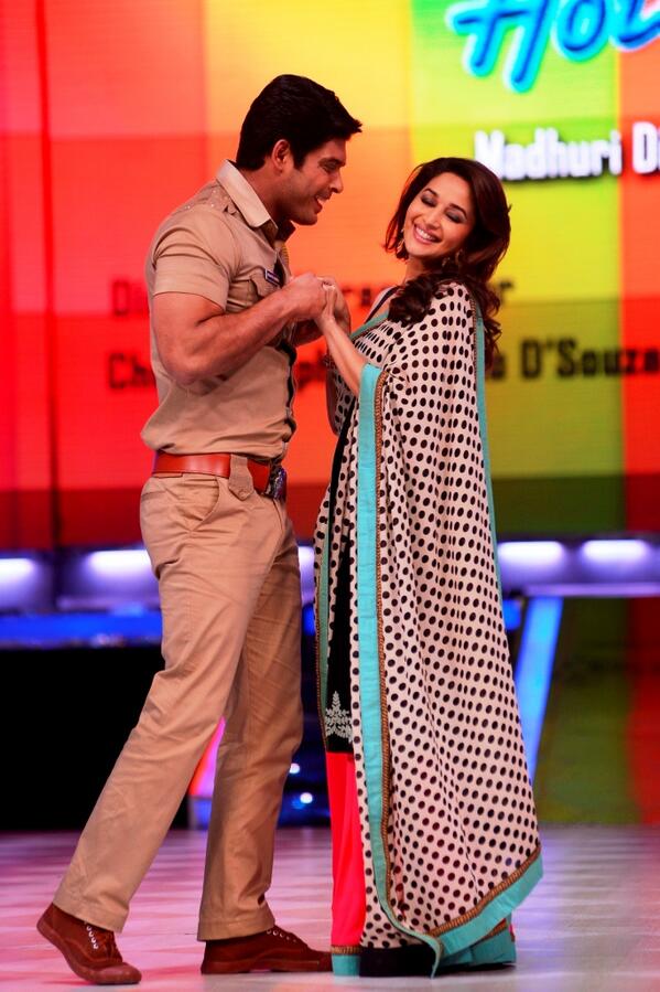 sidharth_shukla's tweet photo. With the #Dancing Diva @MadhuriDixit1 #memoriesforlife http://t.co/IAcKJgAuUR