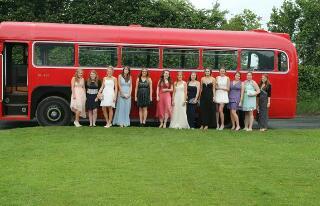 gb_emma's tweet image. Love these girls #prombus #prom