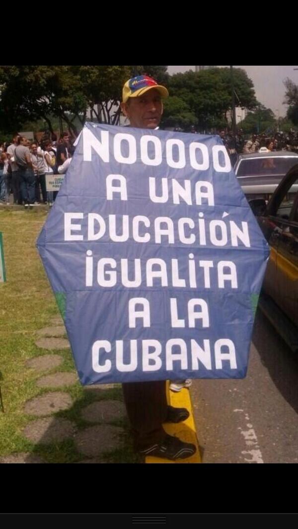 enmanuel15g's tweet image. #1000RT "@colmilla542: FOTO: LA MEJOR pancarta en la marcha universitaria.  #UniversitariosALaVictoria""