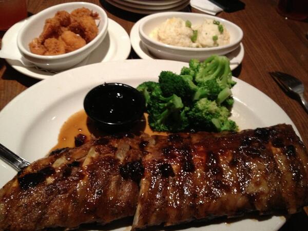 HarperMM's tweet photo. I get to the US &amp; I order this! More food than I can eat, but there's no rice, no noodles, no eggs, &amp; no chicken http://t.co/piWmZSpjb7