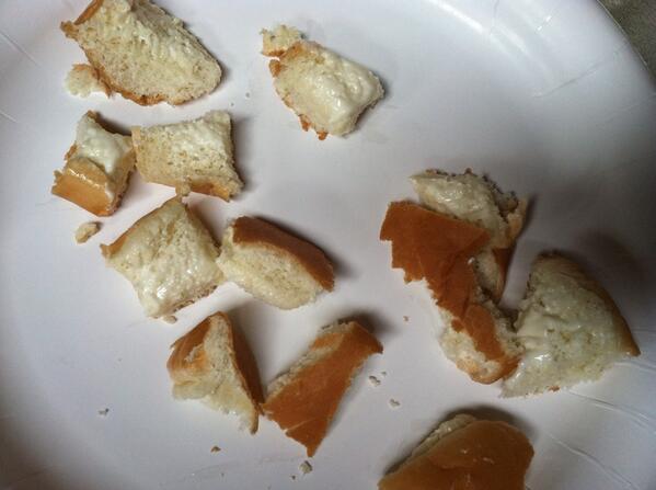 KeepingUpW_Keek's tweet photo. Another award winning meal by Dode! We like to call this one "Bits-o-Bread" http://t.co/C4sUBskCNX