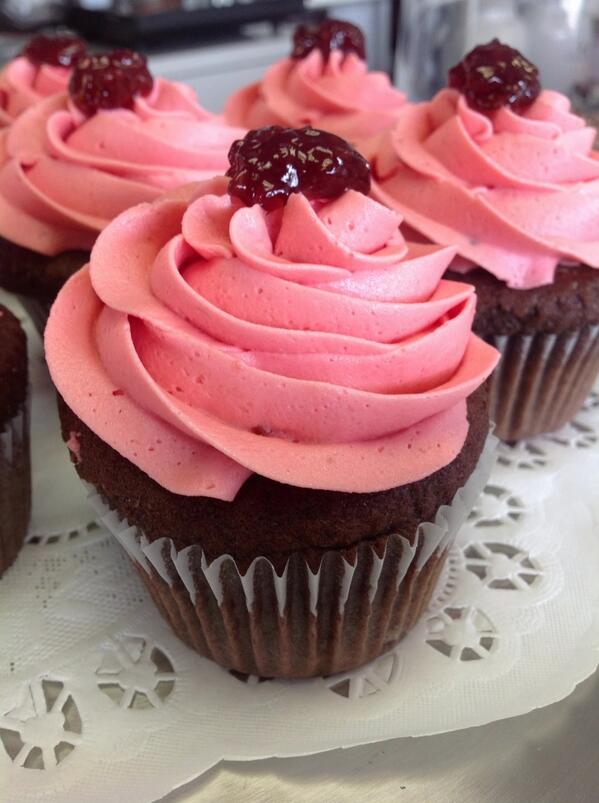 LilRedCoffeeVan's tweet image. #raspberryromance