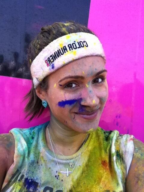 Melimarty's tweet photo. Asi terminé el #ColorRun2013 en #Pomona CA pero siempre stylish con mis aretes @fmicucci !!!! ✌😎💋 http://t.co/dL6ImZqZia