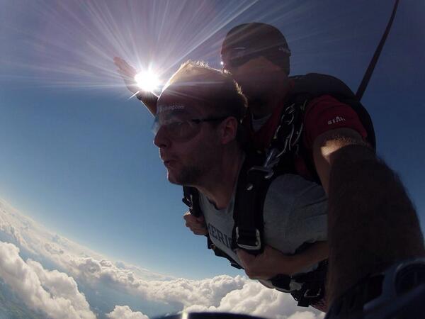 amwzim's tweet image. Perfect weather conditions for my 13,000 ft skydive! Action shot / no filter: