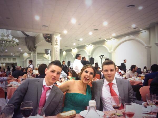 elopezt's tweet photo. Junto a mis dos soles http://t.co/LdjkOK19Bw