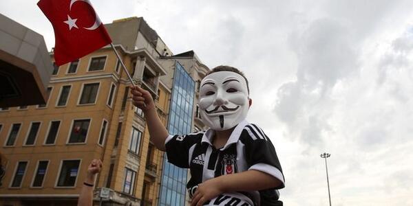 forzabesiktas's tweet photo. #HepimizçArşıyız 1982'den bu yana haksızlığa ve adaletsizliğe kArşı HALKTAN tarafız! http://t.co/YYxPzP0Uwv