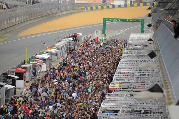 24hoursoflemans's tweet photo. See you tonight between 5:00 pm and 6:30 pm for the autograph session on pitlane. #comonpeople #LM24 http://t.co/mvkY96b6UW