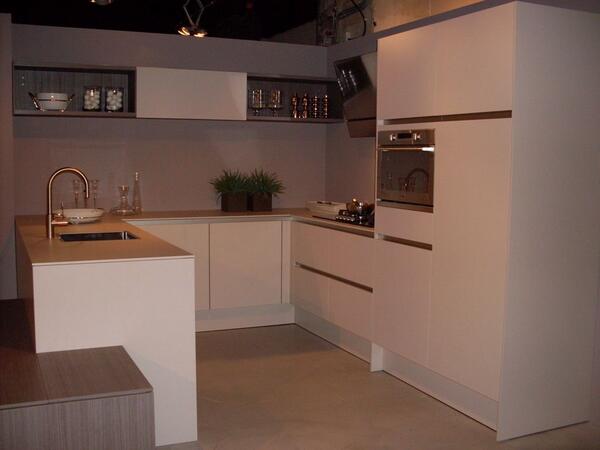 Sla je slag in de #keukenveiling #showroomkeukens van #SieMatic
