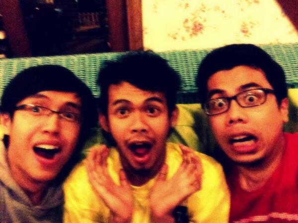 uda_sanupati's tweet image. @andrizki @marken_fajri satu diantara kita bertiga udah sidang bro ;-) #3bektangguh #altsa