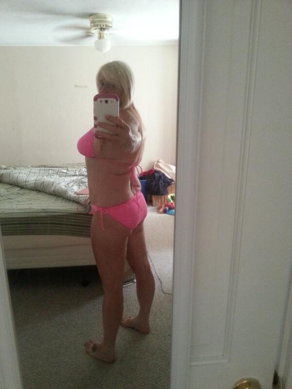 shellyshells67's tweet image. Getting my tan on