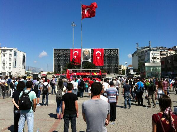 Taksim Meydan'ında herkes #duranadam