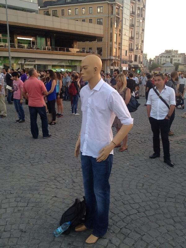 uatuning's tweet photo. Nestene Consciousness yine bi haltlar peşinde, aman dikkat!! #DuranAuton #duranadam http://t.co/EeqxKJAFcT