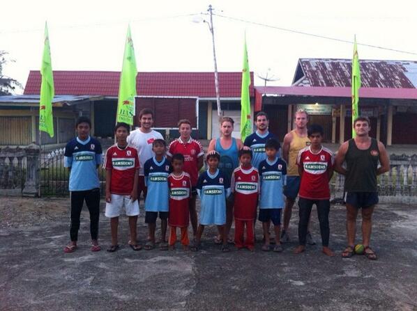 Boro's tweet photo. RT @mission_oz: Spreading the love in Indonesia @Boro @ramsdenscash #missionoz #boro #UTB http://t.co/W0VKhHCago