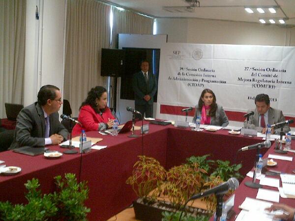 caroviggiano's tweet photo. Hemos llevado a cabo la 39a Sesión Ordinaria del #CIDAP y la 27a Sesión Ordinaria del #COMERI @CONAFE_mx http://t.co/VYm2GSNztB