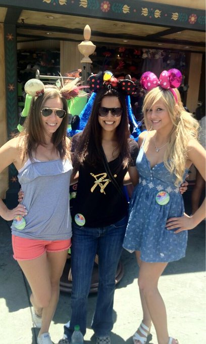 Undeniably one of the coolest people you will ever meet <3 Miss @RPomplun ! #disneyland @Playboy @PlayboyDotCom
