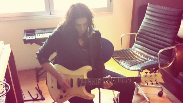 cucamarcha's tweet photo. Produciendo  el nuevo disco de Erica Garcia. #hitdesigners http://t.co/IfHQLG12Em