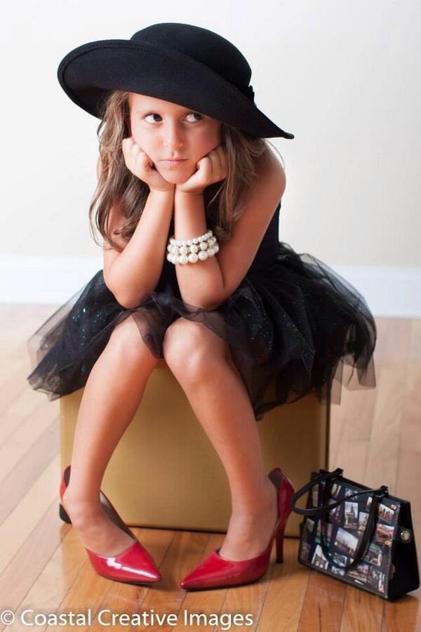 WelchAgain's tweet photo. @NineWest -  Every girl loves hot shoes! http://t.co/hzpvbCV96S
