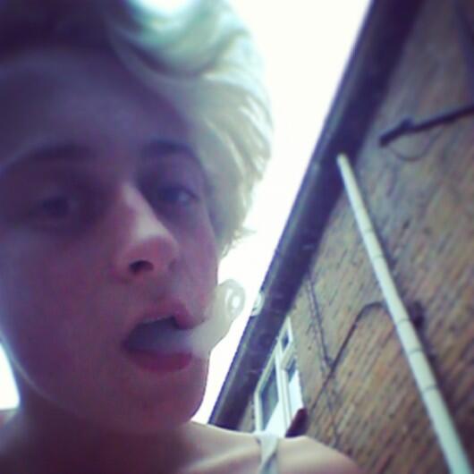 LeedsD's tweet photo. smokingg http://t.co/O1fOmyOgS7