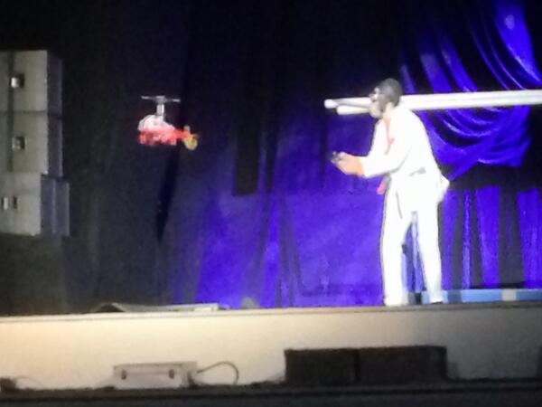 roemisch3's tweet image. #Superbuffo vs #Betty #Bossi: Gurkenschneiden mit ferngesteuertem Helikopter. #Stuntcomedy am #etf2013