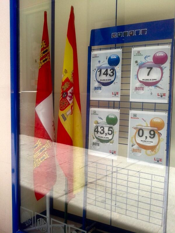 migarga's tweet image. A veces, colocar las #banderas es una lotería