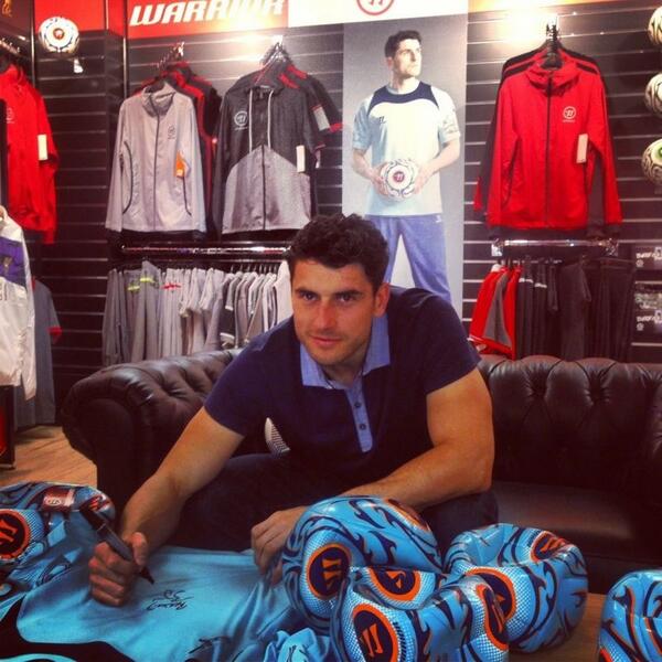 bernardbrogan's tweet photo. Did a signing at Warrior Ireland today, RT 4 a chance to win a signed ball! #skreamer http://t.co/bUuVVVaGSd
