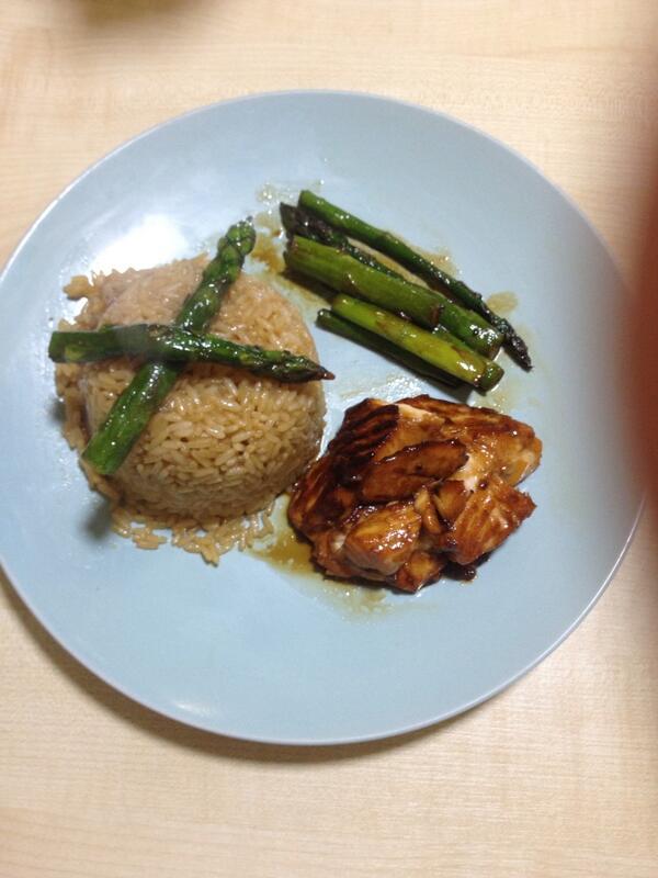 katiethomson15's tweet photo. Thanks for the food @PoppyBethany #teriyaki #love my housemate http://t.co/kuejPpOCAJ