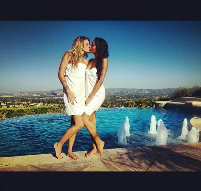 Watch The Cowdashians's leaked NSFW photo on TwXstars