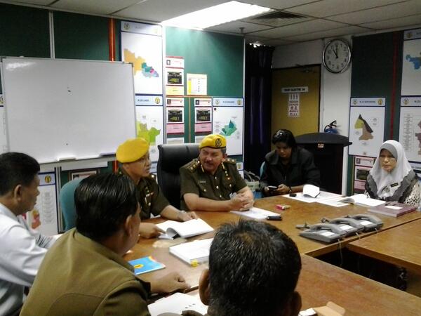 RELA_SEREMBAN's tweet photo. PRN,@Razali_Ahmad2 BKONGSI SDIKIT SBNYK TTG BIOGRFI DRI BELIAU DI #MJLSPNYERHANTUGAS,@Zahid_Hamidi @KP_RELA @RELA_N9 http://t.co/9nUKX0e90X