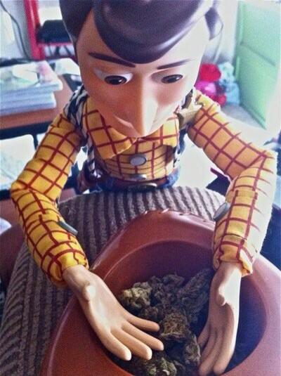 Tweets_4_Men's tweet photo. What you got there Woody? http://t.co/8TtbvLPwTy