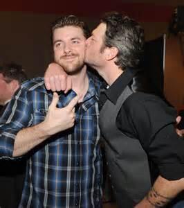 ChrisYoungFans's tweet photo. Hey @blakeshelton Happy birthday boy!! look at what i found... http://t.co/N2oXjjSpkD
