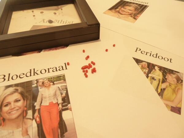 #Koninklijkbezoek Bij elk #kledingstuk andere edelsteen -dat is Maxima #indeetalage #haaroutfits #goudsmidatelier