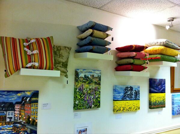 GDHandmade's tweet image. More cushions on sale in the Delicatessen Cafe on Abingdon Road, Oxford, OX1 4PE. Pop in for a coffee and a cushion!