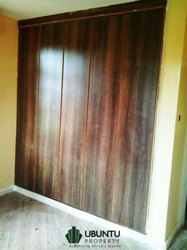 UbuntuProperty's tweet photo. Spacious king-size wardrobes. Especially for the ladies:) #WIP http://t.co/YNSnCaFxIh