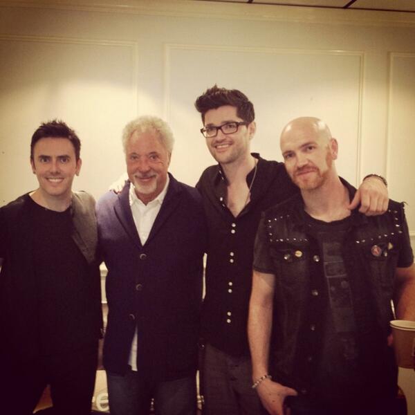 thescript's tweet photo. Just bumped into the Legend himself, Mr Tom Jones, such a nice man ;-) G #thebiggerthestarthenicertheyare http://t.co/CYR53fNLib