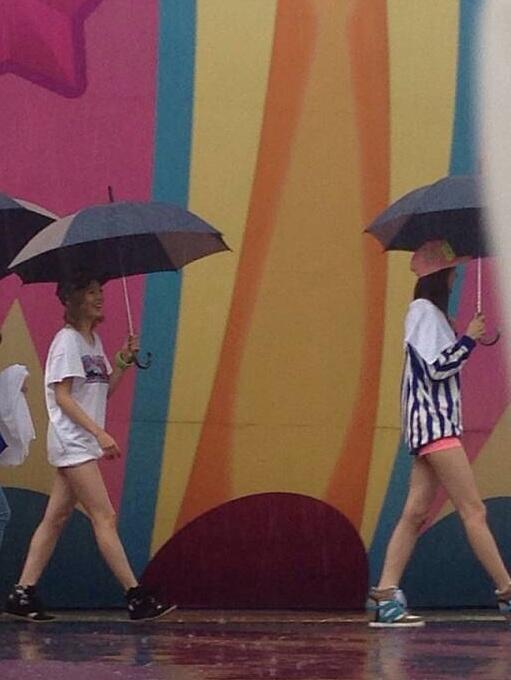 [PIC][19-06-2013]SNSD xuất hiện tại "Girls'Generation 'LOVE&GIRLS' Flashmob" tại Universal Studio Japan vào chiều nay BNHC6WiCQAElMss