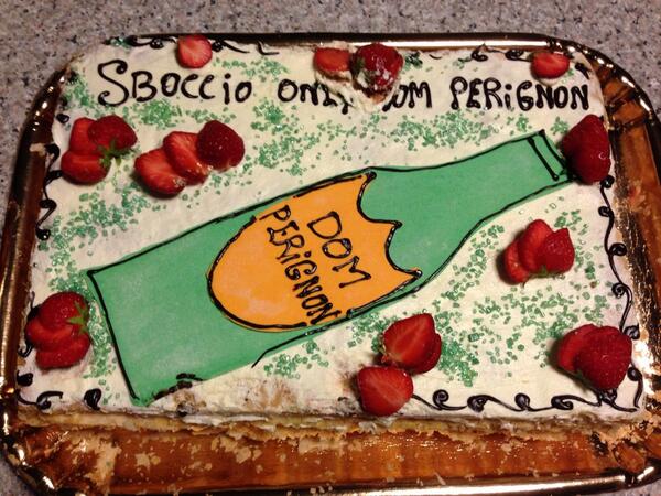 f_graziotello's tweet photo. @PaganteOfficial  Anche per festeggiare la promozione il dompe sulla torta non manca mai! Mettetela su #fb! #sbatti http://t.co/KsTmMEq3Jm