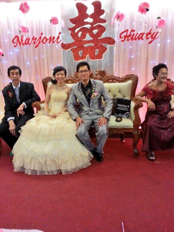 SeiEnam's tweet photo. Happy wedding marjoni dan huaty @SeiEnam #bintanwedding #tanjungpinang #s6 #restorantpi http://t.co/GX3AFkmgIy