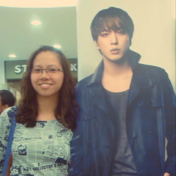 xiahsensei's tweet photo. Do we look good together or what? XD @CNBLUE_4 #BlueMoonTour http://t.co/xIW4DbE0ZD
