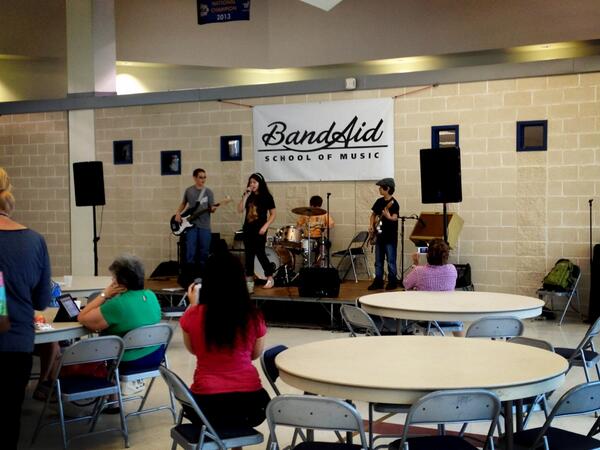 TKAAFest's tweet photo. In the Open @ ipadpalooza #bandaidschoolofmusic http://t.co/P32JQKGlsm