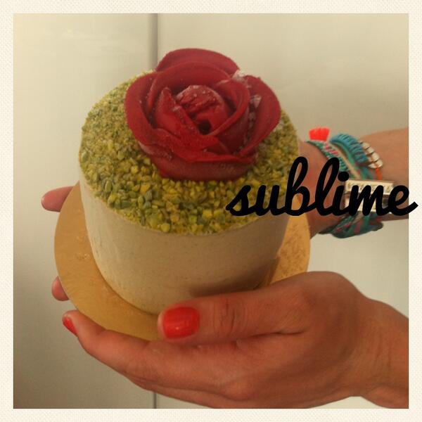 Capucine_del's tweet photo. #chaleur #glace #pausecollegue #Amorino #Sublime http://t.co/P4MRr0rIHw