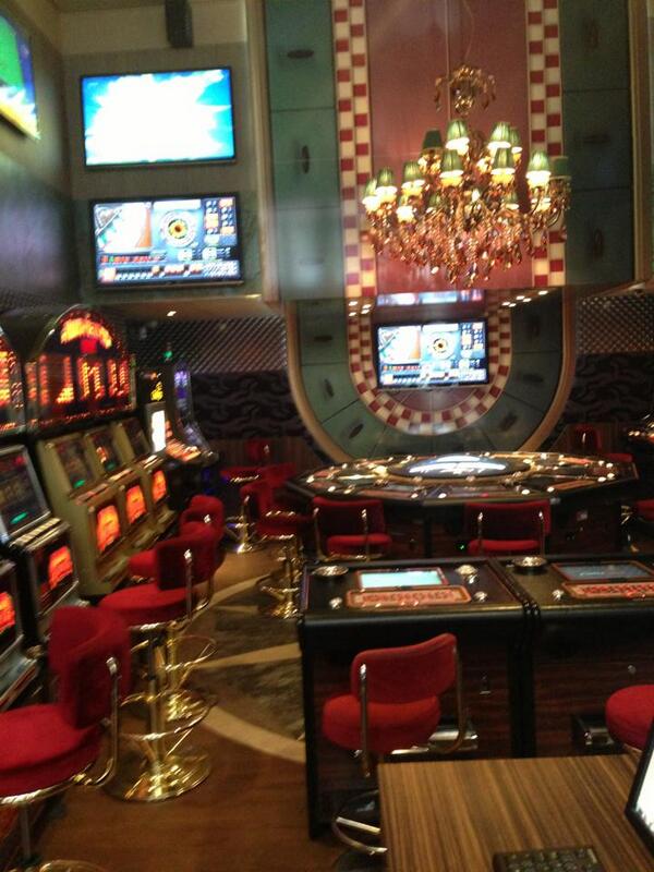 Casinocity Casinocity op de Lange Niezel 1 in het wallengebied van Amsterdam. Elke dag geopend van 10:00 tot 00:00.
