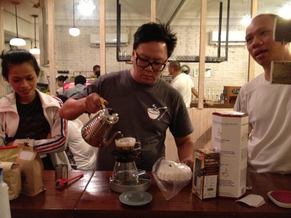 thanks oom sdh buatin kita kopi... <a href="/kulikopi/">Name</a> /cc <a href="/tukangkopi/">Yudistira M.B</a> @VeHandojo @agaborock <a href="/izmanramdhan/">Izman ramdhan</a>