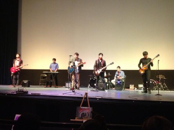 Nahuiatl28's tweet image. RT @RallyVidaLibre: "Desecho" con la #EST99 en la premiación de #RallyVidaLibre #Música