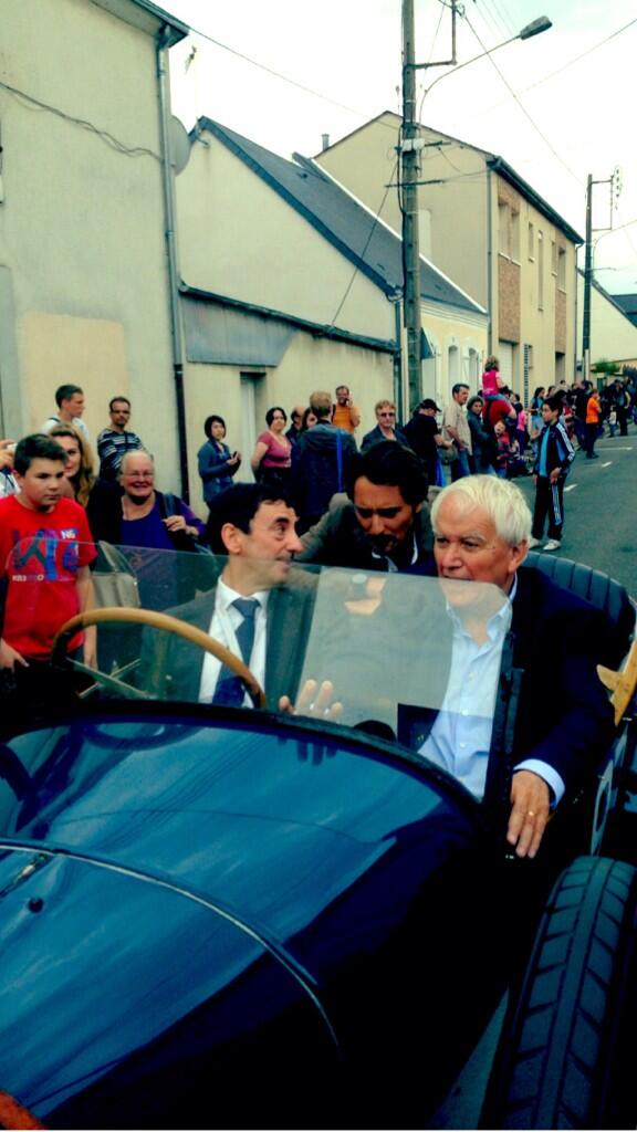 ceruttiofficiel's tweet photo. Hier soir ballade en 1923 avec @J_C_Boulard Maire du Mans et #PierreFillon Président de l'ACO cc @24heuresdumans http://t.co/pDdVxfDBSL