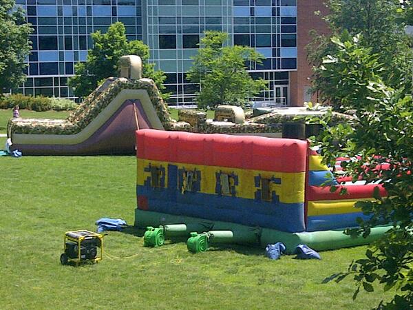 CTELiaisons's tweet photo. The current view from my office window. Sure wish I was the Fun Fair Liaison... #sigh #uWaterloo http://t.co/Q7NLHzuH1B