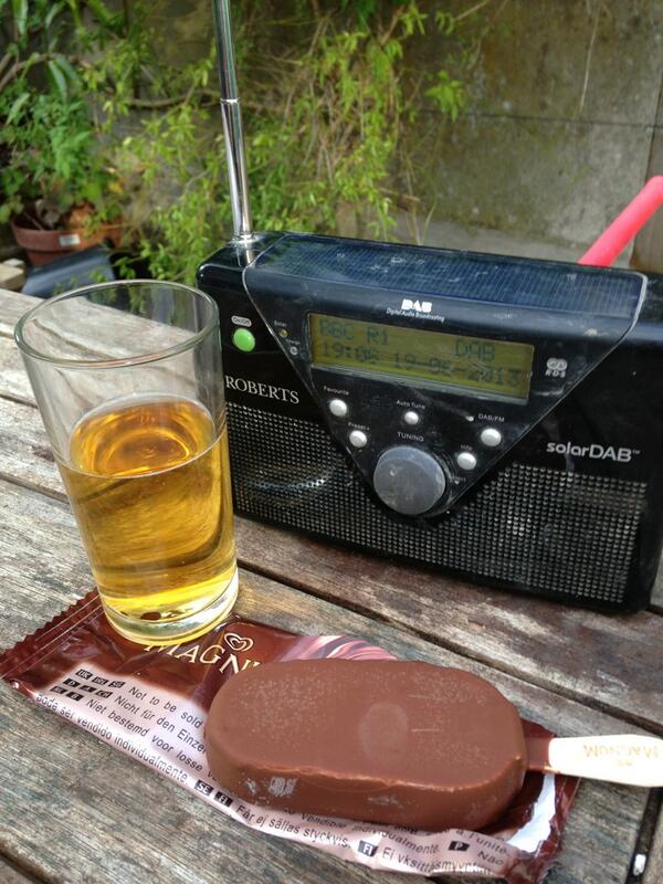 fenton_andrew's tweet photo. Sat in the garden with Thatchers, Magnum and @zanelowe http://t.co/vYTbhBEkXP