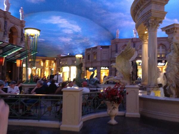 HebertAnne's tweet image. Végas magnifique