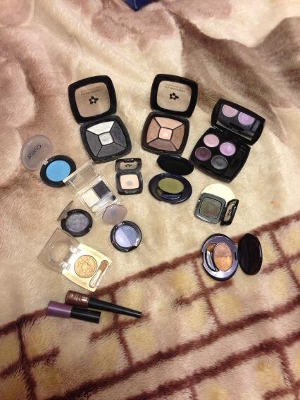 LadyMetalCore's tweet image. Сфотографировала для @AnnyCmon тени.. Даже не знала что их у меня столько накопилось))