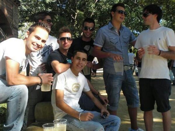 danielorka's tweet photo. Pues hace 2 añitos de feria con @carlitros_90 @Victorcm90 @goyo13es @fzlop @Agglorca @mario5007 http://t.co/UkXJJSNc5F